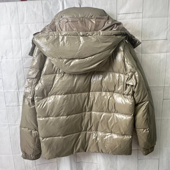 This Moncler down jacket is labeled as a men's style, but it's also suitable for - Picture 7 of 7